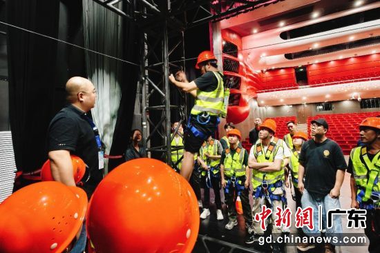 舞台技术人员考核。广州粤剧院 供图 舞台技术人员考核。广州粤剧院 供图