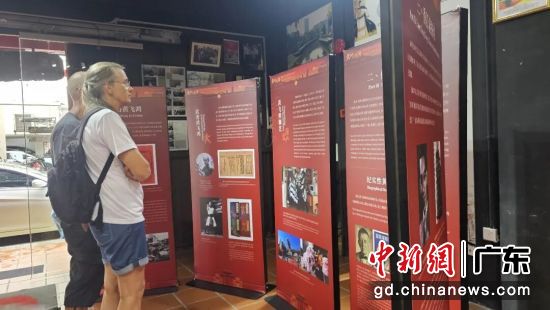 游客参观展览。主办方供图 游客参观展览。主办方供图