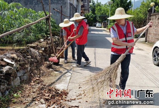 图为工作现场。 从化区融媒体中心 供图 图为工作现场。 从化区融媒体中心 供图