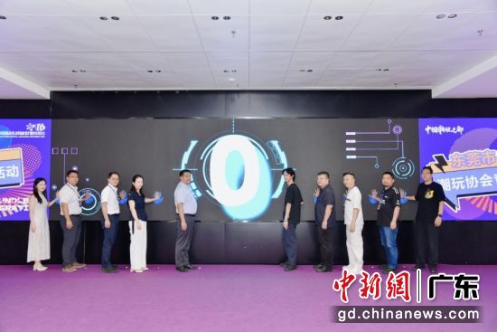 新书手印启动仪式。花城出版社 供图 新书手印启动仪式。花城出版社 供图