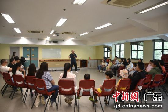 活动开启,导师讲解规则。广州市法泽社会工作服务中心 供图 活动开启,导师讲解规则。广州市法泽社会工作服务中心 供图