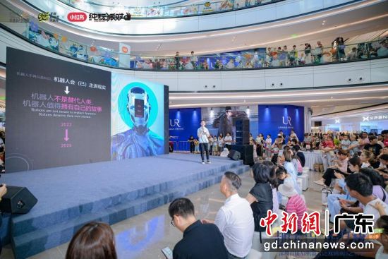 导演戴炜现场分享。主办方 供图 导演戴炜现场分享。主办方 供图