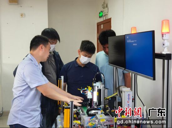 现场实操。深圳三职 供图 现场实操。深圳三职 供图