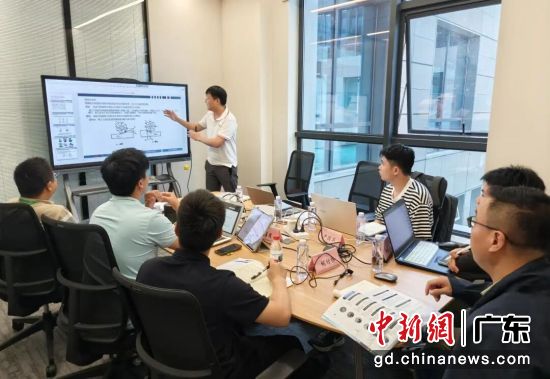 企业师傅理论教学。深圳三职 供图 企业师傅理论教学。深圳三职 供图