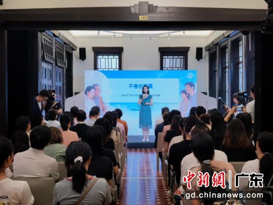 图为活动现场。 余冰冰 摄 图为活动现场。 余冰冰 摄