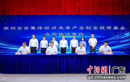 现场签约。张建军 摄 现场签约。张建军 摄