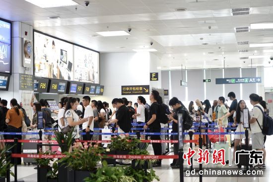 珠海机场暑运旅客吞吐量249.2万人次,创暑运历史新高。珠海机场 供图 珠海机场暑运旅客吞吐量249.2万人次,创暑运历史新高。珠海机场 供图