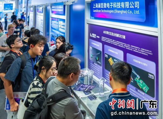 国产微环光 I/O深圳首秀。彭程 摄 国产微环光 I/O深圳首秀。彭程 摄