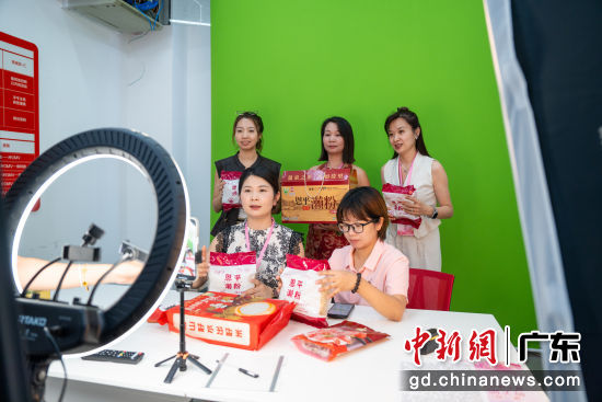 活动现场。 广东省妇女联合会 供图 活动现场。 广东省妇女联合会 供图