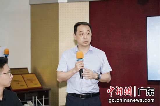 普康风湿微创技术国际合作中心主任接力刚。主办方 供图 普康风湿微创技术国际合作中心主任接力刚。主办方 供图