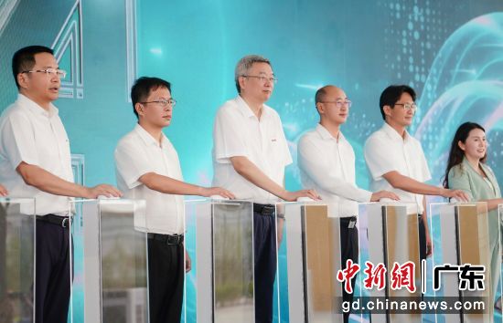 博罗储能电站并网仪式。 亿纬锂能供图 博罗储能电站并网仪式。 亿纬锂能供图