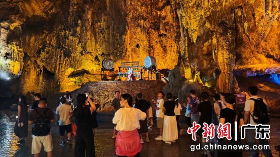 宝晶宫溶洞。 景区 供图 宝晶宫溶洞。 景区 供图