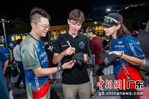 迪卡侬达飞车队深圳行。主办方供图 迪卡侬达飞车队深圳行。主办方供图