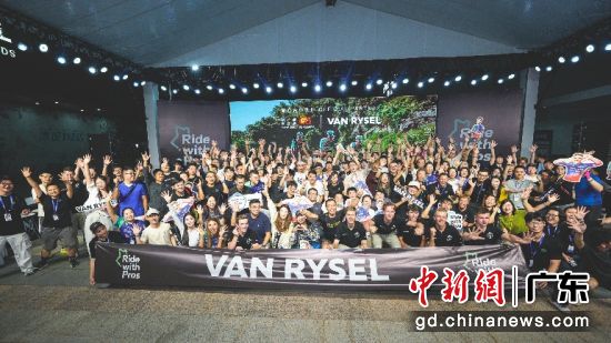 迪卡侬达飞车队深圳行。主办方供图 迪卡侬达飞车队深圳行。主办方供图