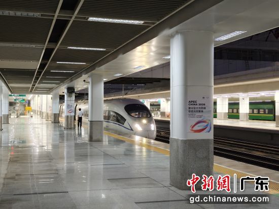 深圳铁路站台。田恬 摄 深圳铁路站台。田恬 摄