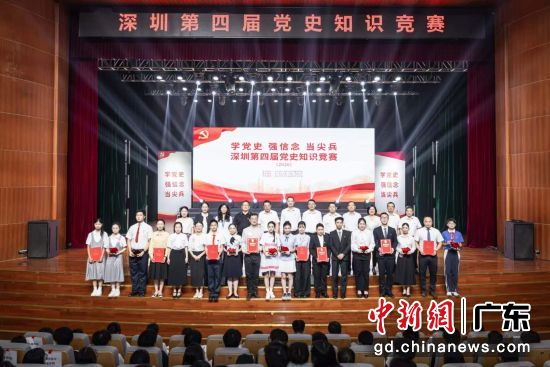 颁奖。主办方供图 颁奖。主办方供图