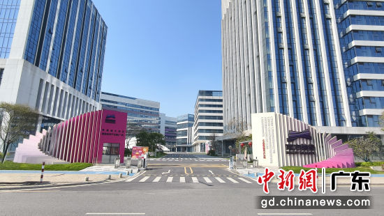 广州开发区、黄埔区是广州市化妆品产业集群四大制造基地之一。图为该区南方美谷产业园。通讯员 供图 广州开发区、黄埔区是广州市化妆品产业集群四大制造基地之一。图为该区南方美谷产业园。通讯员 供图
