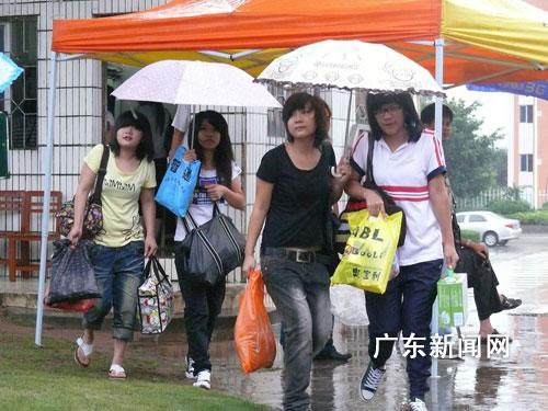 广东惠州农校甲流爆发后复课(图)