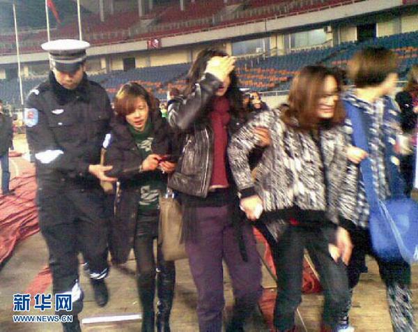 在王菲演唱会垮塌现场