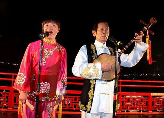 广东梅州欢唱山歌迎客来 - 客家新闻 - 客家风情——客家人·客家网