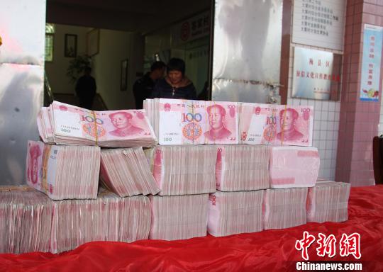 金柚之乡广东梅县柚子丰收村民分百万现金