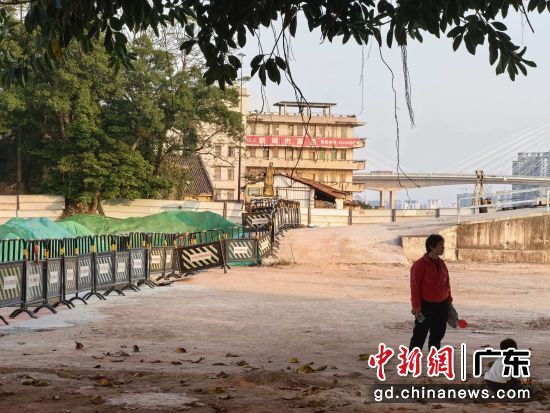 ������·�δ�����һ��������С¥��һ����������ͷ�������� ��