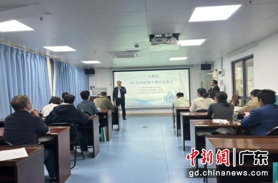 ϴ�Ӿ�Ⱥ��ֲ�߼���ѵ����ݿ��ࡣҽԺ ��ͼ