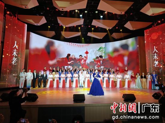 ��Բ��ʱ�⡤����������ʦ�����ֻᡱ16����������ԽSYNT��������Բ����Ļ�����췽 ��ͼ