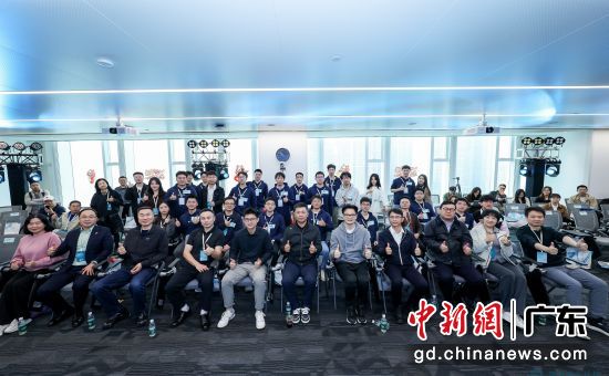 �佱�����ֳ������� ��