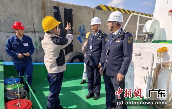 2��2�մ������գ�ΪӦ��ˮ�Ͽ����߷壬��ͷ���¾ֶ�벢���ػ�ˮ�Ͻ�ͨ���а�ȫ��ͨѶԱ ��ͼ