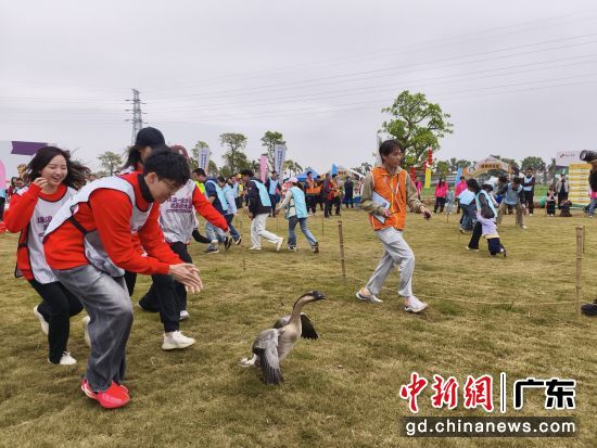 ���ͬ�������ӿ�����һ������������Ȥζ�˶��ᡣ��־ӱ ��