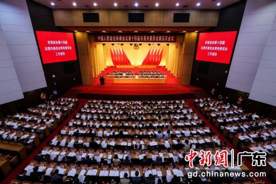 2��2�����磬�й���������Э�̻����ʮ�Ľ춫ݸ��ίԱ�����λ��鿪Ļ��ͨѶԱ��ͼ