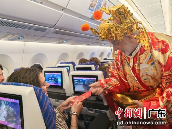 �����ϣ�һλ�⼮�ÿ�����������ү����װ��������Ԫ����ÿλ�ÿ��ɷ�������Ϸ����� ��ͼ