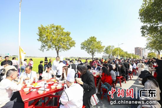 �����׺÷����������ꡱ��������ʱ����2��11�ջ�ֳ���20�Ű����������ſ��������̻�����¶��ʢ�硣 �ִ�ɭ ��