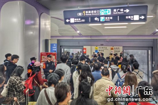 2��13�գ�տ����վ�ɳ���(�ﱸ��)�������ô������վ������ ��С�� ��