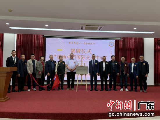 ��������ҩ���ʽ������ġ���ʽ���Ƴ�������ΰ�� ��