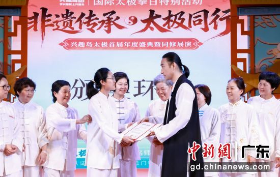 ��Ȥ��̫���׽����ʢ����ͬ��չ���ڹ������Ļ��ݾٰ졣���췽 ��ͼ