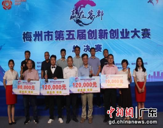 ������ʦѧԺ���������÷���д��´�ҵ�����񽱡�ͨѶԱ��ͼ