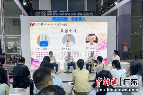 8��28�գ�����ʦ������ʦ��н������������Ҿ���Ʒ���ᡱ���Ϲ�����ڻ���ʦ�����չ�����С� �³��� �� 
